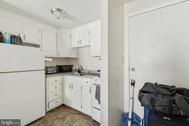 32 W 3rd St, Lansdale, PA 19446 - photo 6