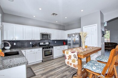 AWESOME_KITCHEN_4125_E_PRICKLY_PEAR_TRL