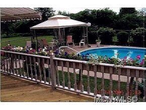 Deck & pool