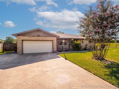 1414 S 10th St, McAlester, OK 74501 - photo 4