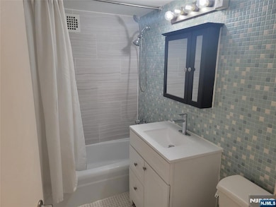 Marlboro House unit 206, Ridgefield Park, NJ 07660 - photo 3