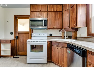 145 N 2nd St, Creswell, OR 97426 - photo 7