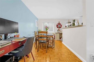 13-10 212th St unit 118, Bayside, NY 11360 - photo 4