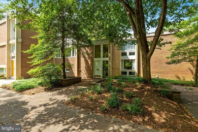 11515 Maple Ridge Rd, Reston, VA 20190 - photo 2