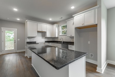 712 McLemore Street HD-22