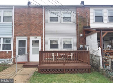 921 Catawba Ct, Halethorpe, MD 21227 - photo 2