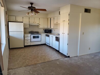 Eat-in Kitchen