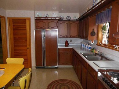 665 Diamond Ave, Indiana, PA 15701 - photo 3