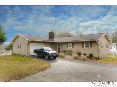 196 Ridgewood Acres Dr, Hendersonville, NC 28792 - photo 4