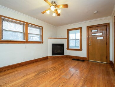 900 Center Point Rd NE, Cedar Rapids, IA 52402 - photo 2