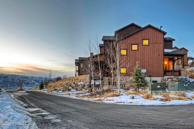 1515eLongviewDr-003