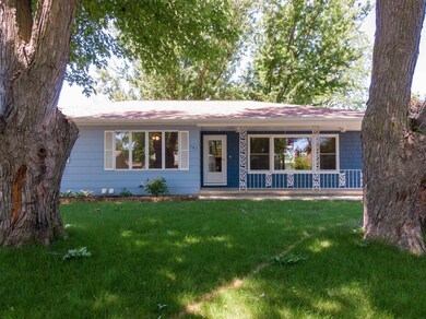 127 Angie Dr, Cedar Falls, IA 50613 - photo 2