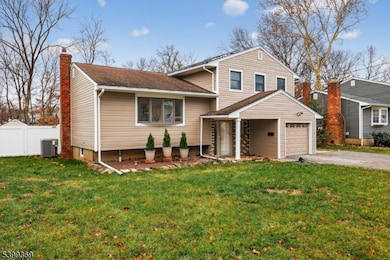 707 Warfield Rd, North Plainfield, NJ 07063 - photo 2