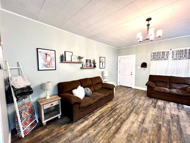 410 E 6th St, Claremore, OK 74017 - photo 5