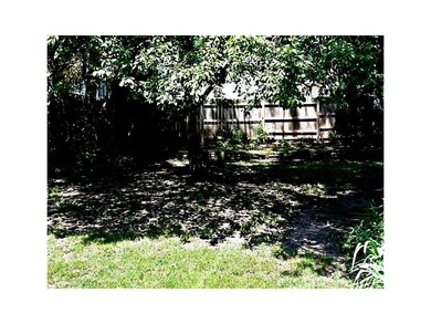 Yard. Fully fenced.