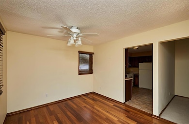 2313 Glenwood Dr unit 6, Des Moines, IA 50321 - photo 7