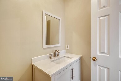 5803 Tudor Ln, Rockville, MD 20852 - photo 7