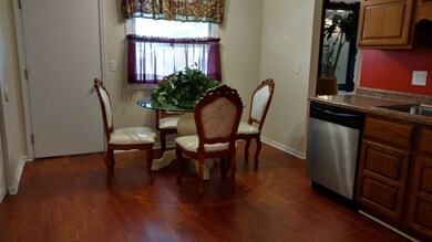 Eat-in -Kitchen