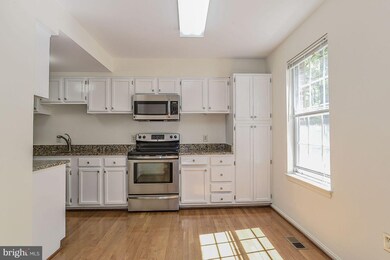 8966 Astongale Ct, Springfield, VA 22152 - photo 3