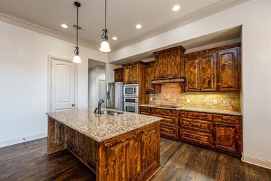 2718 Willow Ridge Cir, Granbury, TX 76049 - photo 6