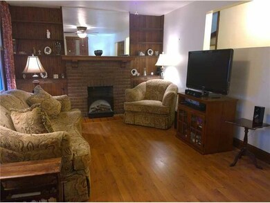 Living Room. Spacious living room