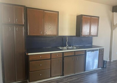 Kitchen with sink, backsplash, dark hardwood / woo