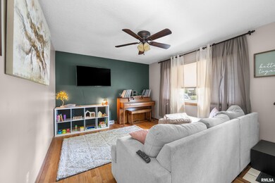 2823 Greenway Dr, Bettendorf, IA 52722 - photo 4