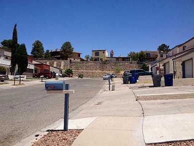 1502 Pintoresco Dr, El Paso, TX 79935 - photo 2