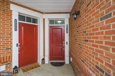 23266 Southdown Manor Terrace unit 112, Ashburn, VA 20148 - photo 4