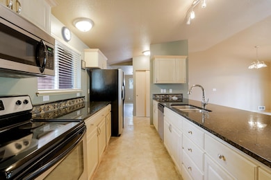 18-web-or-mls-19615 River Woods Drive-9