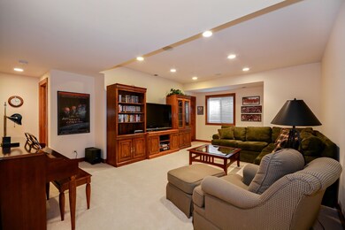2011 N President St, Wheaton, IL 60187 - photo 5