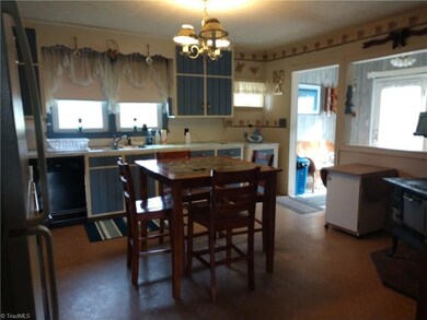 514 Sands Cir, Reidsville, NC 27320 - photo 7