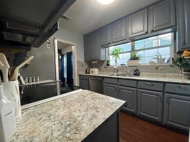 202 N Riverside Dr, Fort Worth, TX 76111 - photo 6