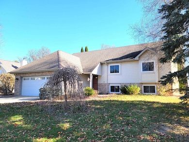 1823 Wallinford Dr, Sun Prairie, WI 53590 - photo 2