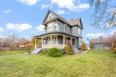 305 W 1st St, Prineville, OR 97754 - photo 2