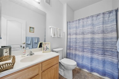 Hall bath w tub~