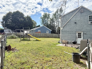 13 Willow Rd, Greenville, RI 02828 - photo 4