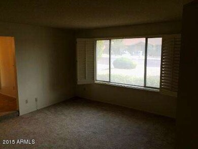 6716 Liv Room