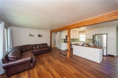 410 NW 50th Place, Des Moines, IA 50313 - photo 4