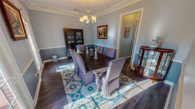 Large dining room to the left of entryway