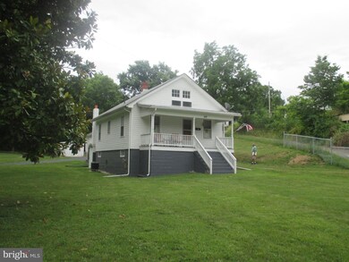 510 N Massanutten St, Strasburg, VA 22657 - photo 6