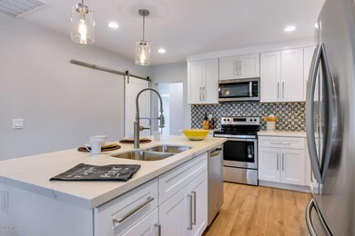 1209 E Weldon Ave-large-007-19-Kitchen-1
