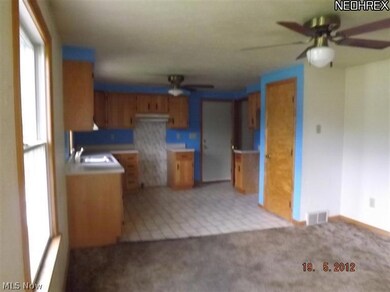 215 Daniels Ave, Conneaut, OH 44030 - photo 3