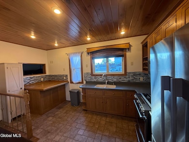 152 E State St unit Ext, Gloversville, NY 12078 - photo 3