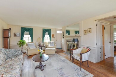 02_40GovernorPrenceRoad_1_LivingRoom_MLS