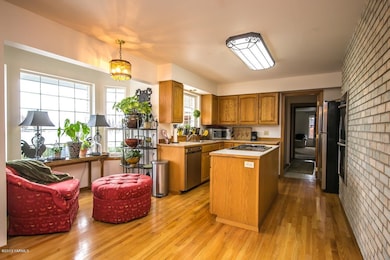 Spacious Sunny Kitchen