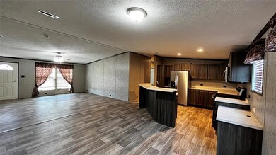 142 Cates Ct, Decatur, TX 76234 - photo 4