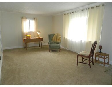 Living Room. Neutral decor and newer carpeting..la