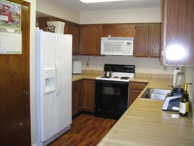 KITCHEN COMES WITH SIDE BY SIDE REFRIGERATOR