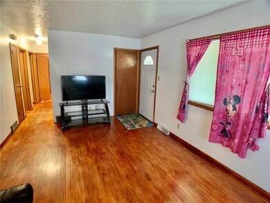 208 Parmer Dr, Des Moines, IA 50315 - photo 3